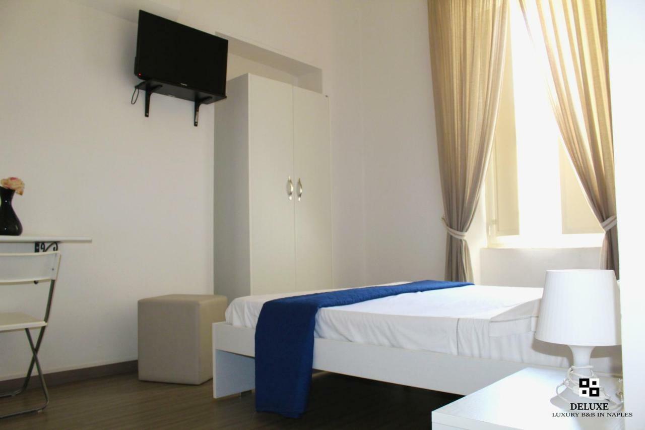Deluxe B&B Napoli Central Station Naples Exterior photo