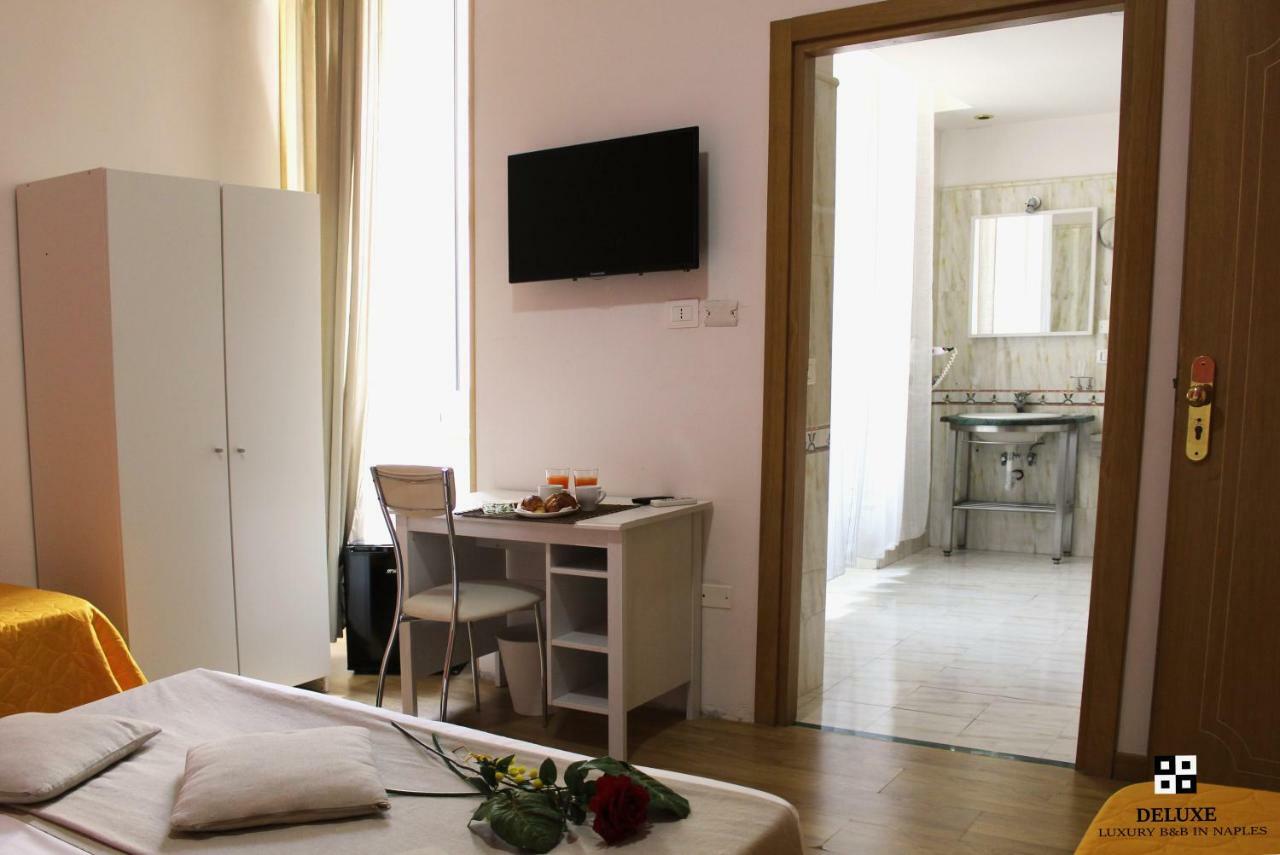 Deluxe B&B Napoli Central Station Naples Exterior photo