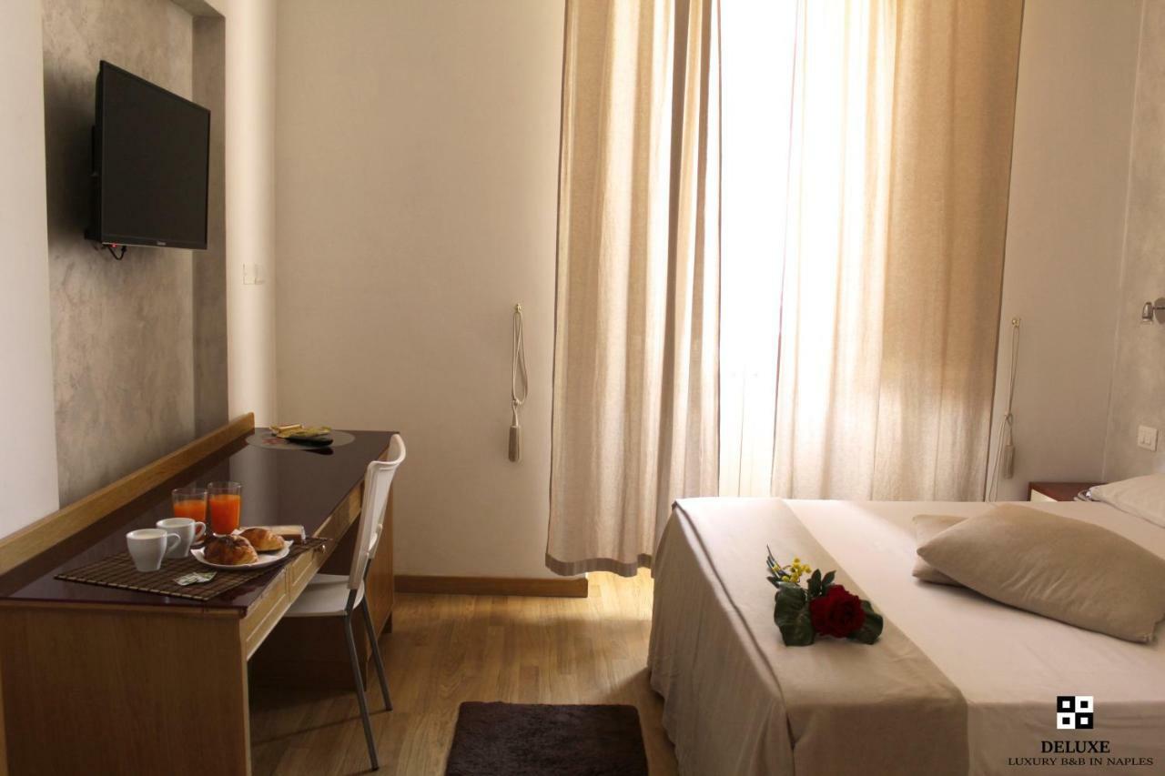 Deluxe B&B Napoli Central Station Naples Exterior photo