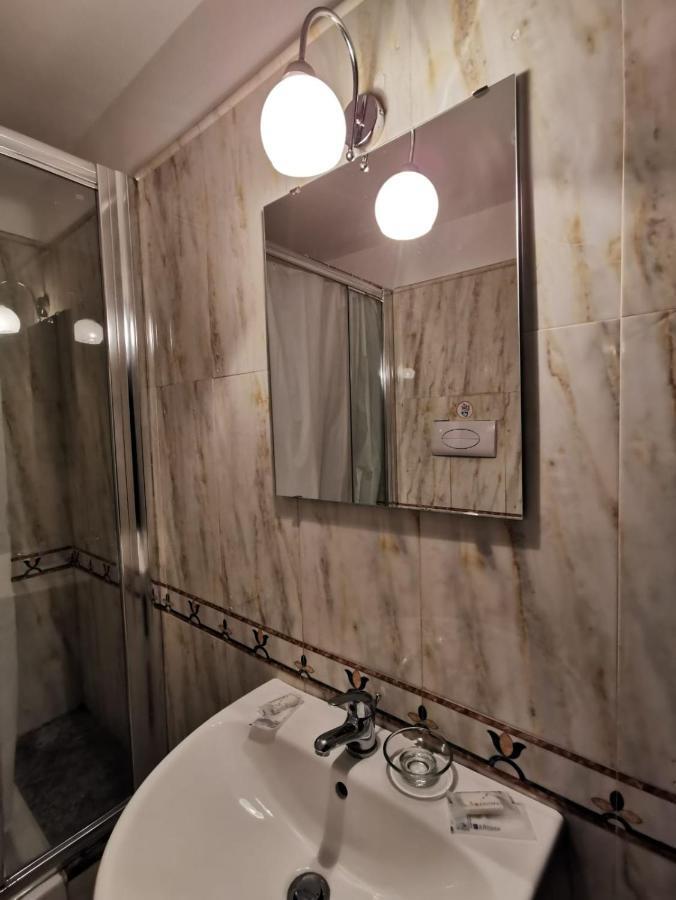 Deluxe B&B Napoli Central Station Naples Exterior photo
